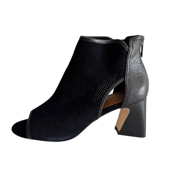 🆕 Donald J Pliner Perforated Block Heel Booties - Picture 3 of 9